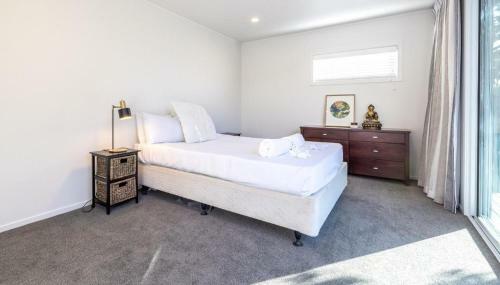 Villa Driftwood Beach House With Spa Pool - Absolute Beachfront!