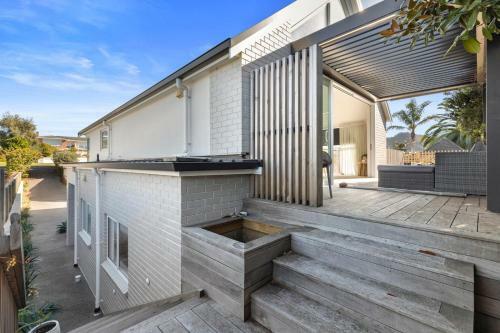Oceanview Magic - Mount Maunganui Holiday Home