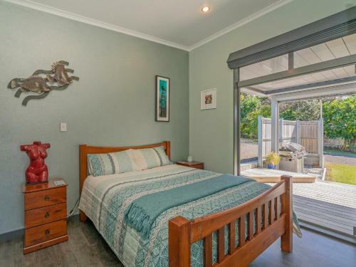 Hosts On The Coast Dulop