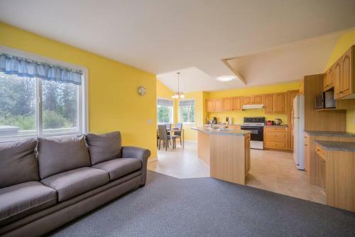 Cozystay Cheerful Home In Kelowna