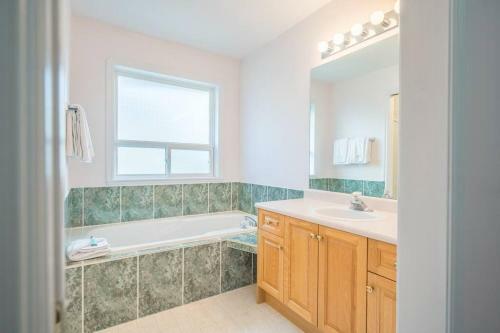 Cozystay Cheerful Home In Kelowna