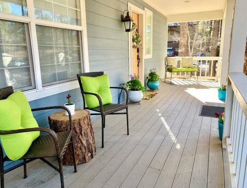 The Comforts' Inn: Mountain Escape