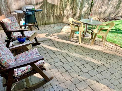 The Comforts' Inn: Mountain Escape