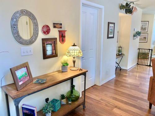 The Comforts' Inn: Mountain Escape