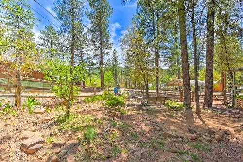 Family-friendly Pine Cabin With Yard And Grill!
