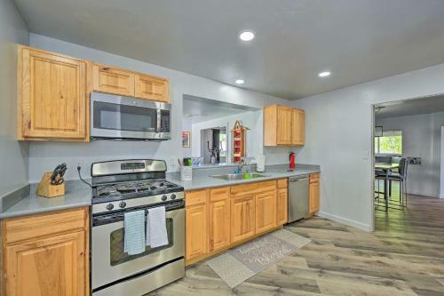 Stylish Basecamp 6850 - 2 Blocks To Dtwn!