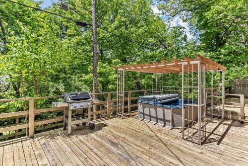 Mt Sequoyah Oasis With Hot Tub