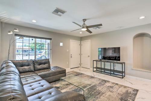Modern Phoenix Home With Yard About 6 Mi To Dtwn