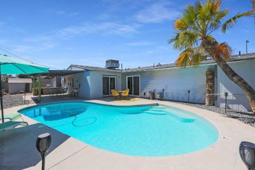 King Sized Bed Firepit Heated Pool Sonos Stereo Why Not Have It All