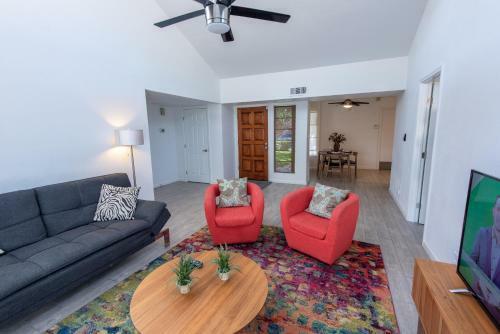 Modern 2 Br Townhouse With Private Pool