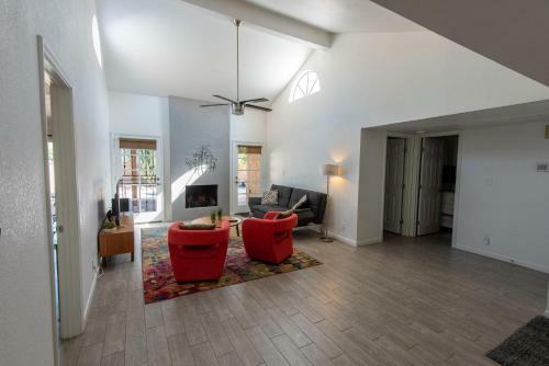 Modern 2 Br Townhouse With Private Pool