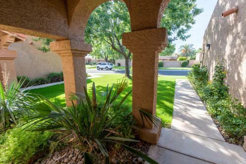 Modern 2 Br Townhouse With Private Pool