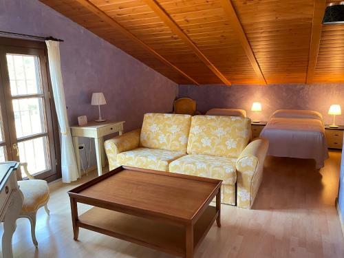 Casa Rural La Capachera En �lora