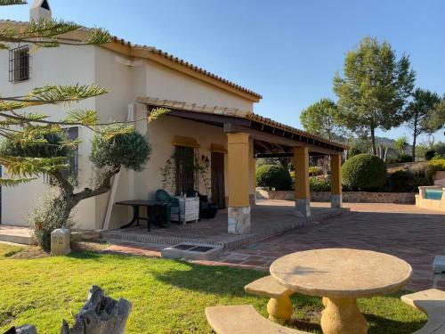 Casa Rural La Capachera En �lora
