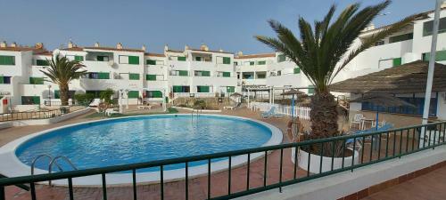 Immaculate 1-bed Apartment In Arona E308