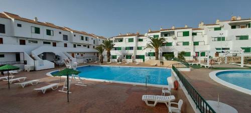 Immaculate 1-bed Apartment In Arona E308