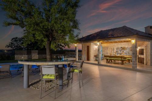 Beautiful Villa Tany