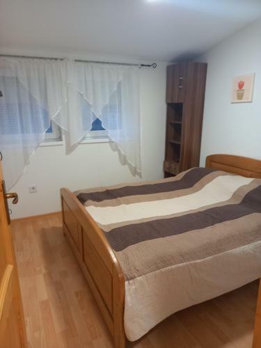 ?zike Vend�gh�z