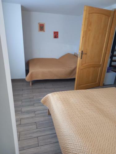 ?zike Vend�gh�z