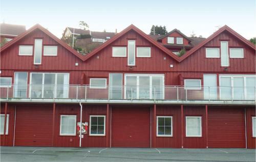 Three-bedroom Apartment In Lindesnes