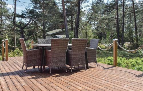 Three-bedroom Holiday Home In Vesteroy
