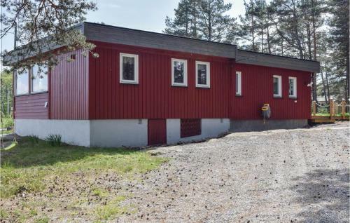 Three-bedroom Holiday Home In Vesteroy