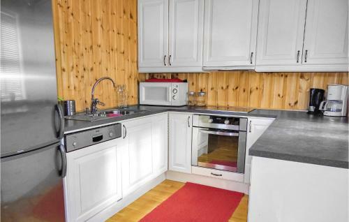 Five-bedroom Holiday Home In Vikesa