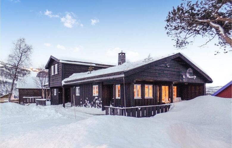 Four-bedroom Holiday Home In Hovden
