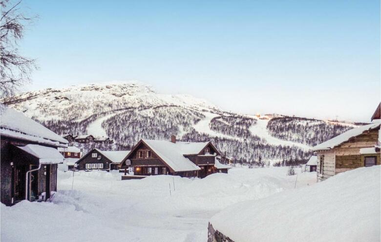 Four-bedroom Holiday Home In Hovden