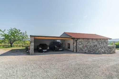 Villa Rosemary Hermes Art