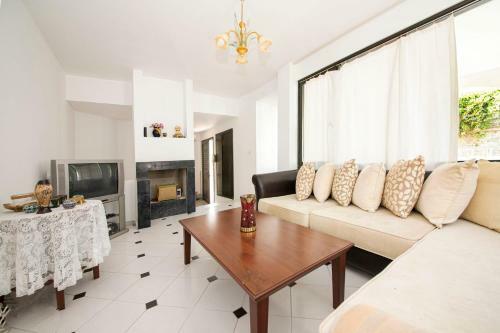 Peaceful Villa With Shared Pool, Balcony, Terrace And Backyard In Bodrum