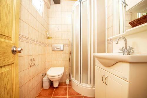 Charming Villa With Shared Pool, Balcony, Terrace And Backyard In Bodrum