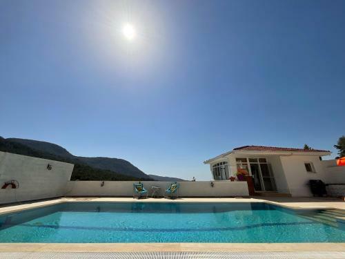 Hostal Havuzlu Do?a I�inde Misafir Evi �z�ml� Fethiye