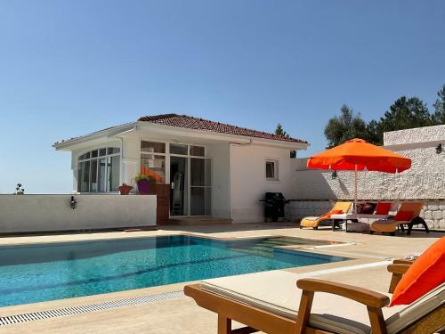 Hostal Havuzlu Do?a I�inde Misafir Evi �z�ml� Fethiye