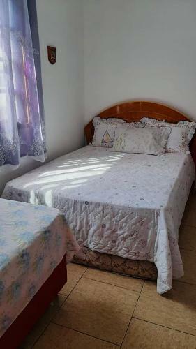 Casa No Per�, Bem Pr�ximo Das Praias E Shopping.