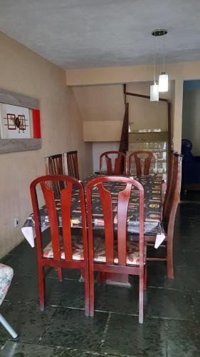 Casa No Per�, Bem Pr�ximo Das Praias E Shopping.