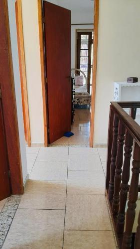 Casa No Per�, Bem Pr�ximo Das Praias E Shopping.
