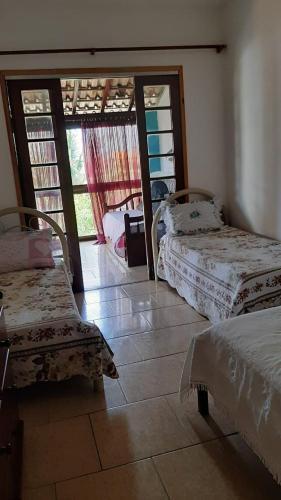Casa No Per�, Bem Pr�ximo Das Praias E Shopping.