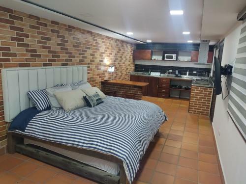 11 Bedroom Gym Luxury Villa - Heated Pool Jacuzzi