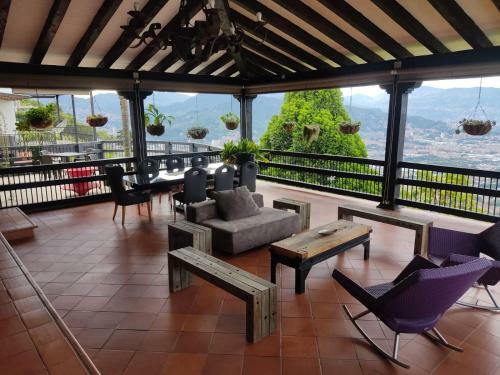 11 Bedroom Gym Luxury Villa - Heated Pool Jacuzzi