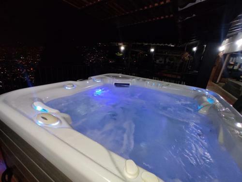11 Bedroom Gym Luxury Villa - Heated Pool Jacuzzi