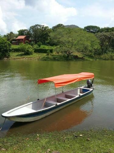 Casa De Campo En La Represa De Prado