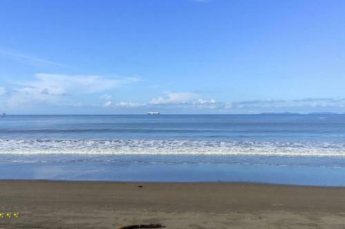 Puntarenas - Apartamento A 25 Metros De La Playa.