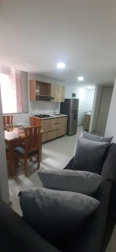 Excelente Apartamento Con Estacionamiento