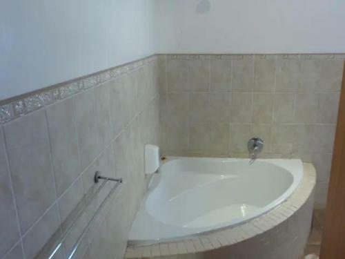 Hostal D & H Guesthouse