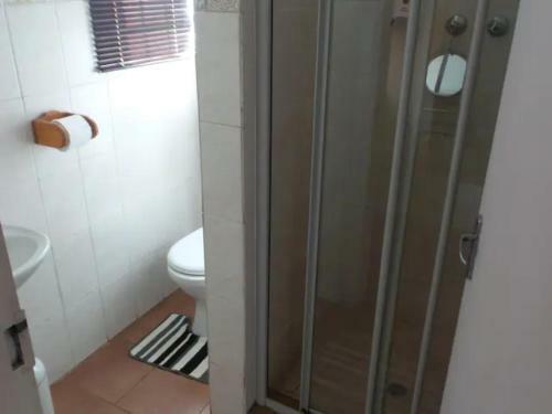 Hostal D & H Guesthouse