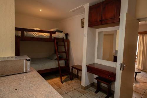 Hostal D & H Guesthouse