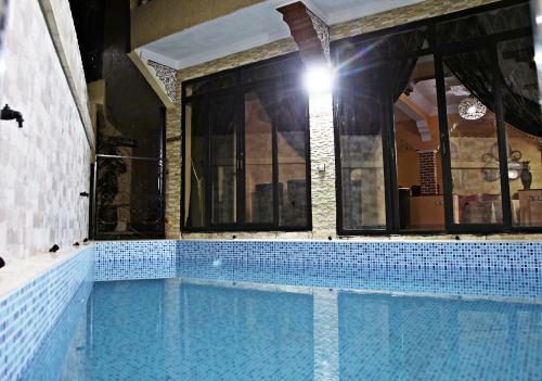 Hostal Naima House / ??? ?????