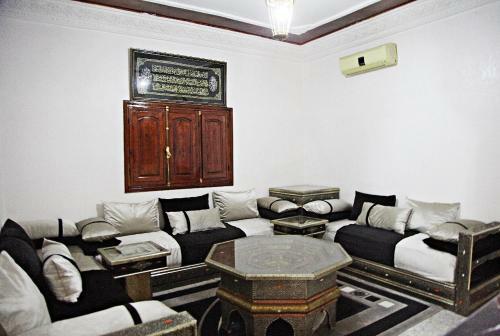 Hostal Naima House / ??? ?????