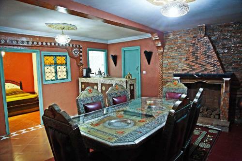 Hostal Naima House / ??? ?????